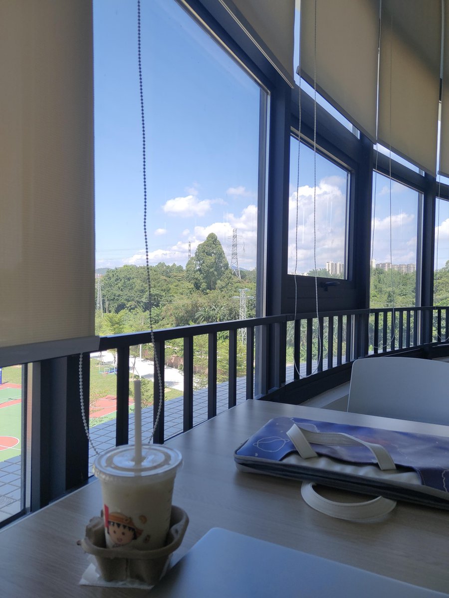 grayf469112's tweet photo. Just spent 10 mins watching clouds drift by at my desk. Work can wait, the sky’s too nice today. https://t.co/iyAeKcaNSI