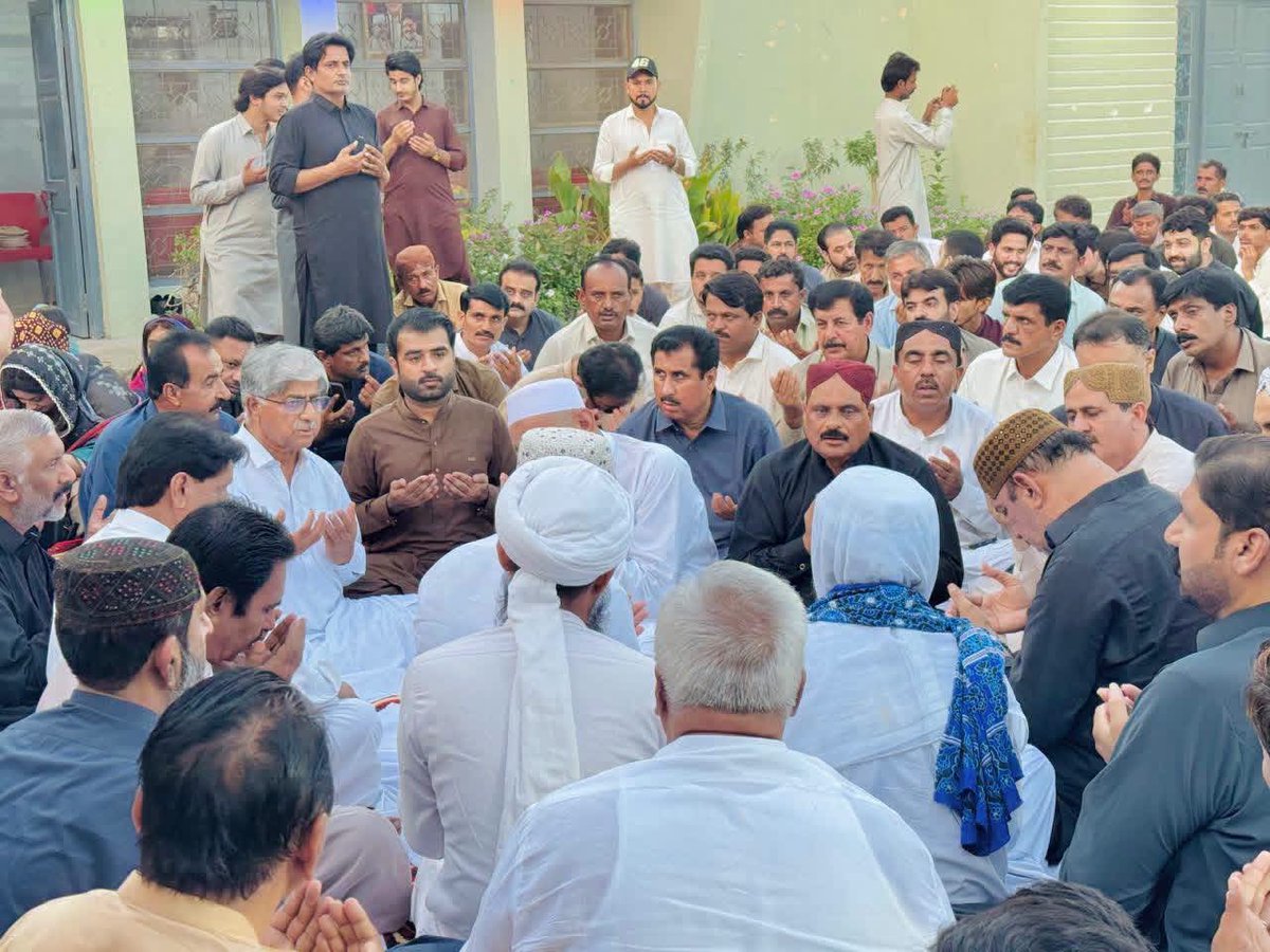 mpagqc's tweet photo. In District Shaheed Benazirabad, Pakistan Peoples Party, a Red Salute was presented to the Martyrs/Heroes of MRD, and a Quran Khwani was also held for the reward of their souls.  
MPA Ghulam Qadir Chandio Sahab 
M Salim Khan Zardari Sb
Syed Ali Haider Shah
And PPP workers 🇱🇾❤️ https://t.co/G2DLnkCjds