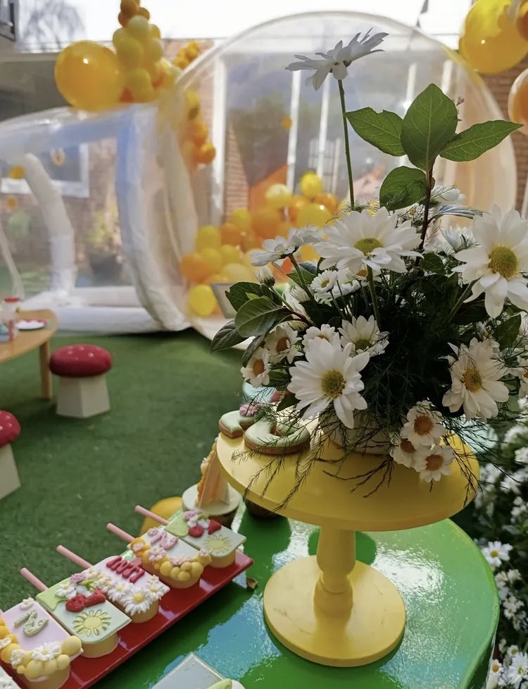 CazzuWorld's tweet photo. Fotos inéditas del cumple anterior de Inti 
hija de Cazzu, este 14 de septiembre cumple 3 añitos https://t.co/WJxAJfoBHN