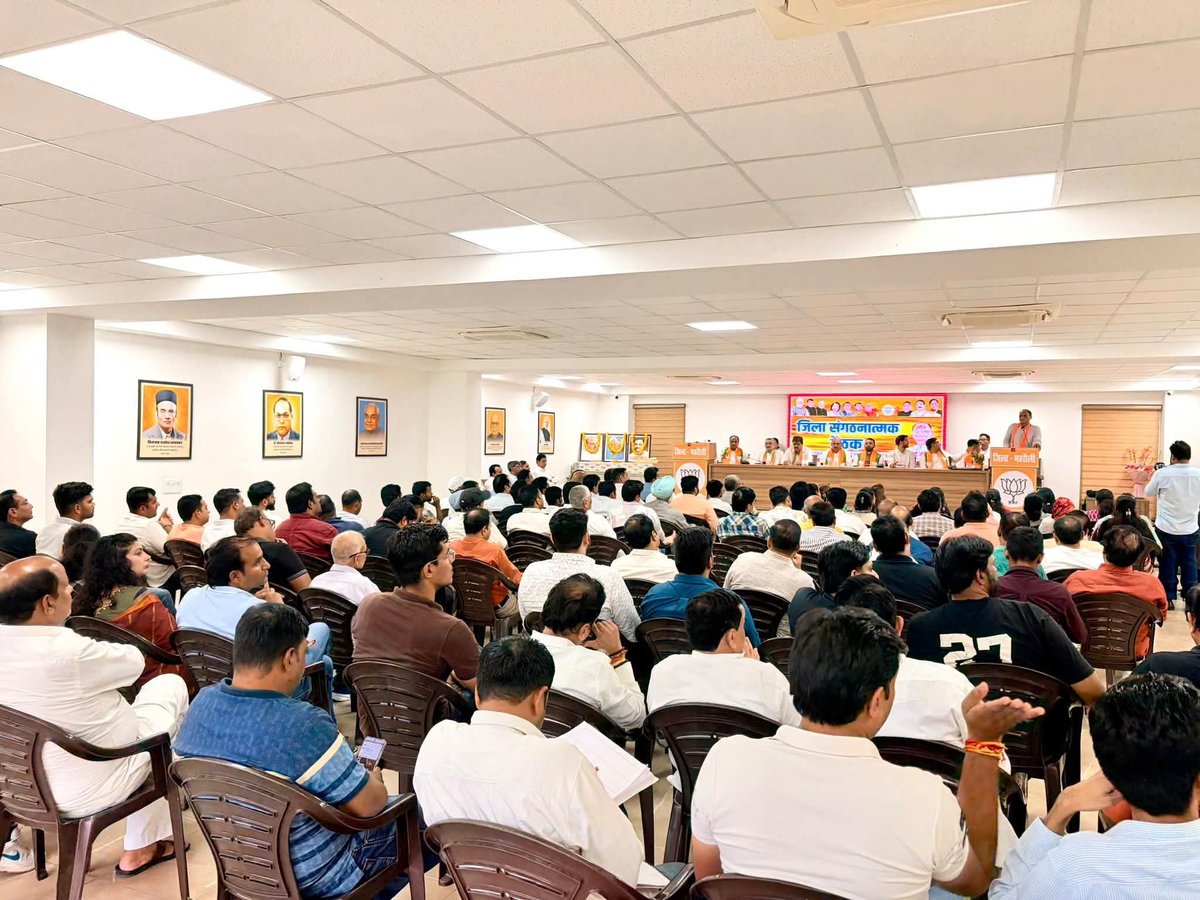 Rahulbjp231's tweet photo. भाजपा महरौली के नवनियुक्त जिला प्रभारी श्री मनीष सिंह जी एवं सह-प्रभारी श्री आजाद शर्मा जी के स्वागत एवं परिचय बैठक में रहना हुआ। बैठक में जिला अध्यक्ष श्री रविंद्र सोलंकी जी और लोकसभा विस्तारक श्री योगेंद्र लाकड़ा जी सहित अनेकों वरिष्ठ कार्यकर्तागणों की गरिमामयी उपस्थिति रही। https://t.co/jaLEsdP10z