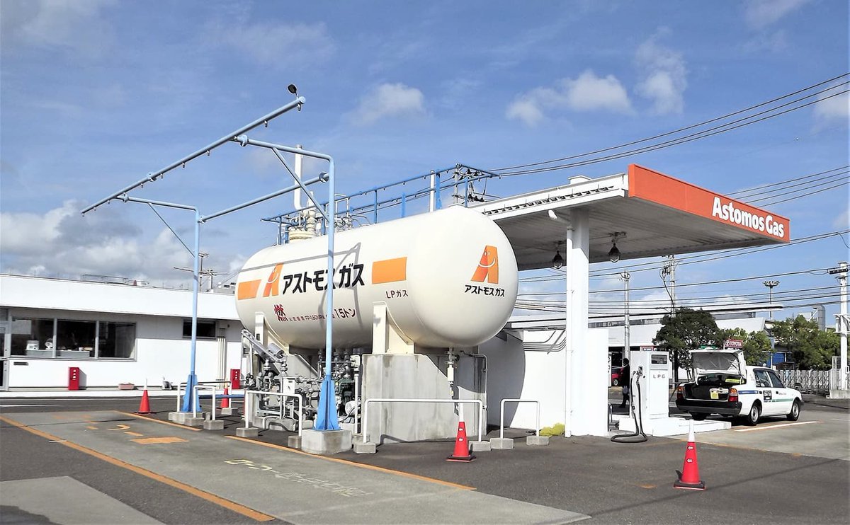 GasnovaCo's tweet photo. Cifras del consumo de AutoGLP en Japón 🇯🇵⛽️🚗

Según “2025 LPG Statistical Review”, el consumo de #AutoGLP (combustible vehicular a base de #GLP, #Autogás), en territorio japonés fue de 342.000 toneladas x año y un parque automotor de 102.381 vehículos; mientras que en Asia-Pacífico se consumieron 5’632.000 toneladas anuales (aumento del 2% con respecto al año anterior) y una flota vehicular de 5’993.583. Fuente: @WorldLiquidGas @ArgusMedia 

De acuerdo con WLGA, el AutoGLP es utilizado a nivel mundial por 29’911.014 automotores, que consumen un total de 27’418.000 toneladas anuales de combustible, con una red global de 79.805 estaciones de servicio. Esta energía vehicular de bajas emisiones se consolida como una de las alternativas más importantes para la transición energética, al tener 81% menos material particulado y 21% menos CO2 que la gasolina; y 74% menos material particulado y 81% menos NOx (óxidos de nitrógeno) que el diésel.

AutoGLP en Japón 🇯🇵
📊Consumo 342.000 toneladas x año
🚕Vehículos: 102.381
⛽️Estaciones: 983
#AutoGLP #Autogas #SomosGLP #TransiciónEnergética #Japan #Japón #GasParaElProgreso @cinchmunson @AsocGasLic @Begasmotor @SurtidoresLATAM @elgasnoticias