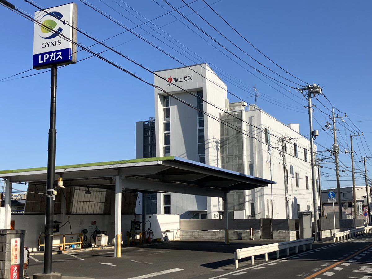 GasnovaCo's tweet photo. Cifras del consumo de AutoGLP en Japón 🇯🇵⛽️🚗

Según “2025 LPG Statistical Review”, el consumo de #AutoGLP (combustible vehicular a base de #GLP, #Autogás), en territorio japonés fue de 342.000 toneladas x año y un parque automotor de 102.381 vehículos; mientras que en Asia-Pacífico se consumieron 5’632.000 toneladas anuales (aumento del 2% con respecto al año anterior) y una flota vehicular de 5’993.583. Fuente: @WorldLiquidGas @ArgusMedia 

De acuerdo con WLGA, el AutoGLP es utilizado a nivel mundial por 29’911.014 automotores, que consumen un total de 27’418.000 toneladas anuales de combustible, con una red global de 79.805 estaciones de servicio. Esta energía vehicular de bajas emisiones se consolida como una de las alternativas más importantes para la transición energética, al tener 81% menos material particulado y 21% menos CO2 que la gasolina; y 74% menos material particulado y 81% menos NOx (óxidos de nitrógeno) que el diésel.

AutoGLP en Japón 🇯🇵
📊Consumo 342.000 toneladas x año
🚕Vehículos: 102.381
⛽️Estaciones: 983
#AutoGLP #Autogas #SomosGLP #TransiciónEnergética #Japan #Japón #GasParaElProgreso @cinchmunson @AsocGasLic @Begasmotor @SurtidoresLATAM @elgasnoticias