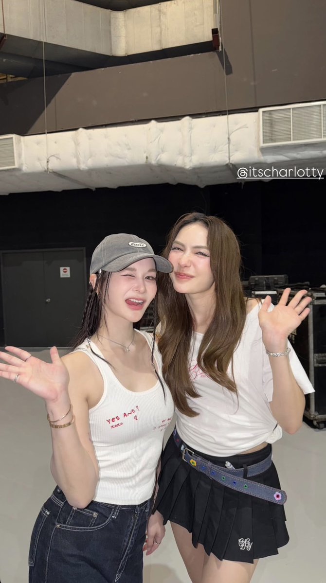 _alifyou7's tweet photo. ชาล็อตกับแตงกวาเหนือ💘🫶🏻

#ชาล็อตออสติน #CharlotteAustin https://t.co/PzBzByB46C