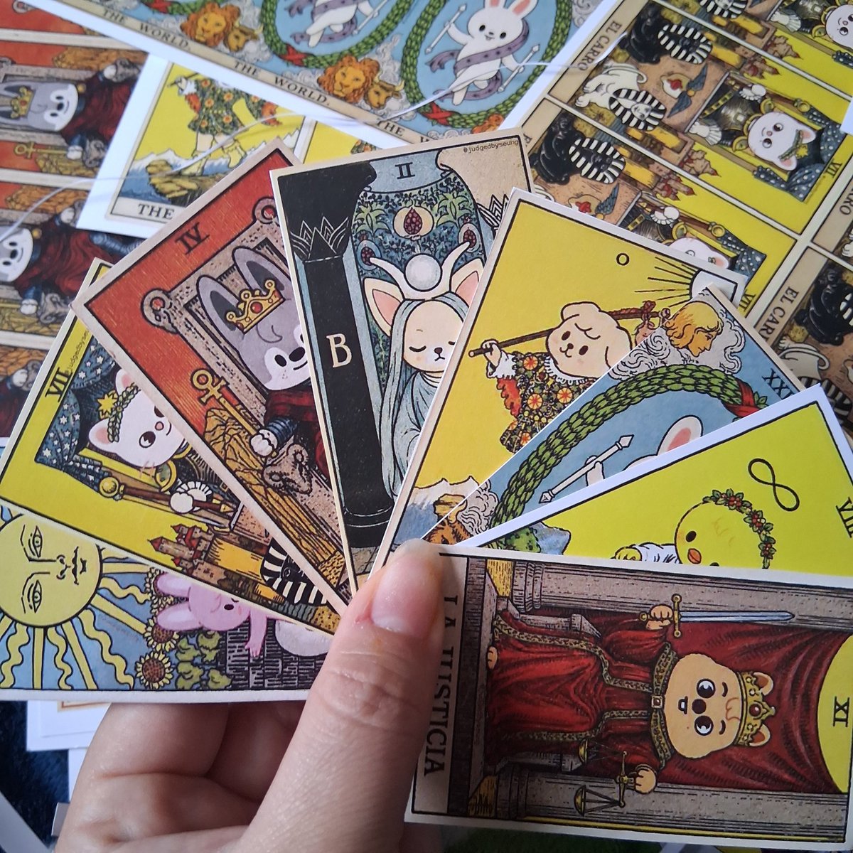 judgedbyseung's tweet photo. Suertudas aquellas que reciban mis freebies. Me los quiero quedaaar https://t.co/q1XBS3pv6U