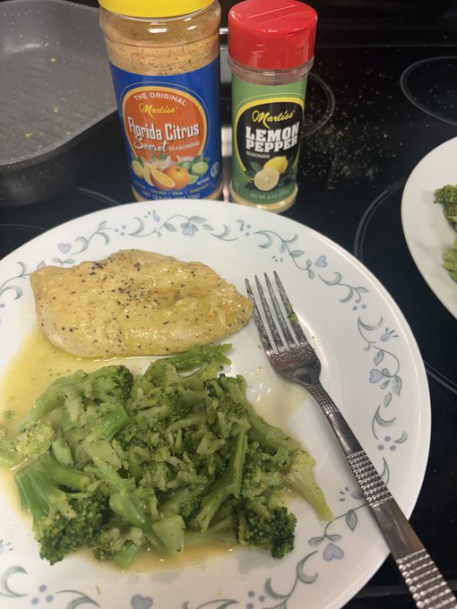 MarlissProducts's tweet photo. Made this last night for dinner. Super easy!
Marliss Lemon Pepper Chicken & Florida Citrus Secret Seasoned broccoli, You don't know WHAT you are missing! #Marliss #Veggies #Lemonpepper #FloridaCitrusSecret #chickens #Easyrecipes https://t.co/x24rGOb4mC https://t.co/tGlpnV9bZG