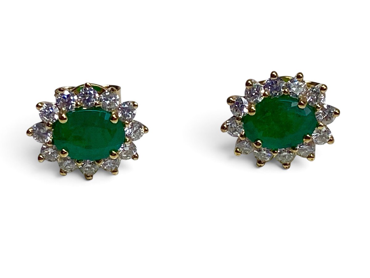 _ThePedestal's tweet photo. Fine #Hermès silk scarves + jewellery online now in: Fine & Decorative Interiors
View full auction: https://t.co/nISKudJdEh
https://t.co/c5lSoE9zv7 #thepedestal #henleyauctioneers #rubies #diamonds #emeralds #treatforme #bidnow #buynow #onlineauction #luxurydesign #sustainable https://t.co/kPEmVy2A6W