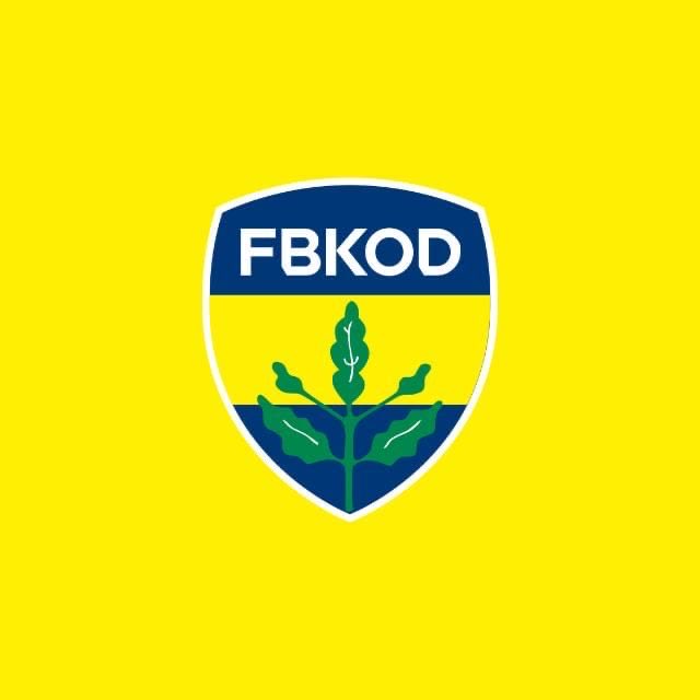 fbkodhukuk's tweet photo. İZLEME, İZLETTİRME
OKUMA, OKUTTURMA
PAYLAŞMA, PAYLAŞTIRMA

Fenerbahçe’nin değerlerini sistematik biçimde itibarsızlaştırmayı amaçlayan dijital medya kanallarına, kendisini “yorumcu” olarak tanımlayan etkileşim bağımlısı kişilere ve yediği kaba pisleyen eski futbolcularımıza karşı camiamızın daha duyarlı olması gerektiğine inanıyoruz.

Bu tür yayınlarda yer alan yorum ve içeriklerin kişisel sosyal medya hesaplarında paylaşılmamasını, yaygınlaştırılmamasını ve bu içeriklere etkileşim verilmemesini tüm taraftarlarımızdan önemle rica ediyoruz.

Fenerbahçe’nin iç meselelerini ve eleştirilerini elbette konuşacağız. Ancak bunu kulübümüzün ve camiamızın itibarını zedelemeden, sağduyu ve Fenerbahçe menfaatleri doğrultusunda yapmalıyız.

Camiamızın bilgi kirliliği ve sistematik itibarsızlaştırma girişimleriyle zehirlenmesine hep birlikte izin vermeyelim.

Biz bir olursak, karşımızda kimse duramaz.

Fenerbahçe için birlik, beraberlik ve ortak akıl zamanı.