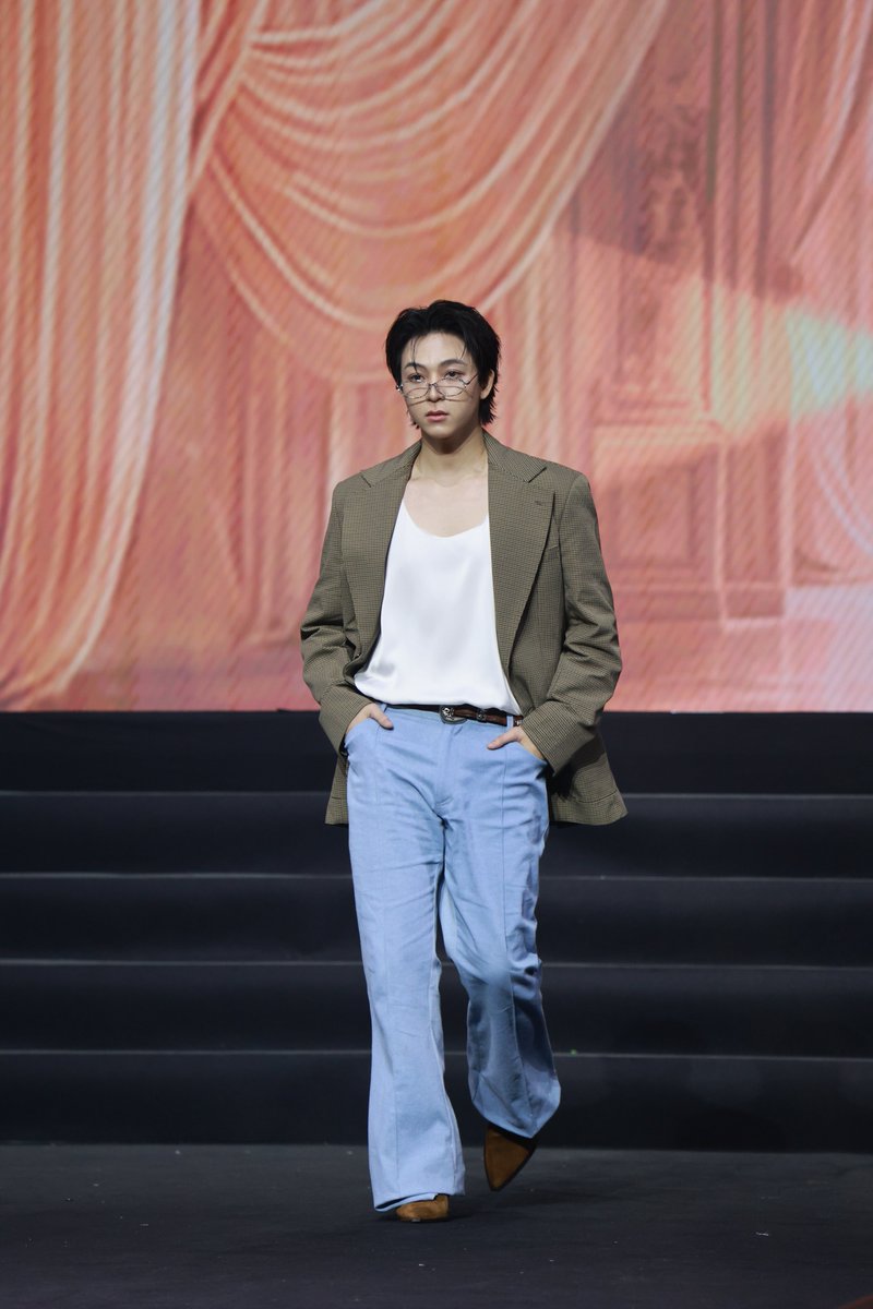 Hello_asian's tweet photo. “บาส” บนรันเวย์ ในงาน Mchoice &amp; Mint Awards 2026

MAXKYBAS AT MCHOICE MINT
 #บาสเด็กอ้วนที่แท้จริง
#แม็กกี้บาส #maxkybas
#MintAwards2026
#MchoiceMintAwards2026 https://t.co/x4d2vfUB8h