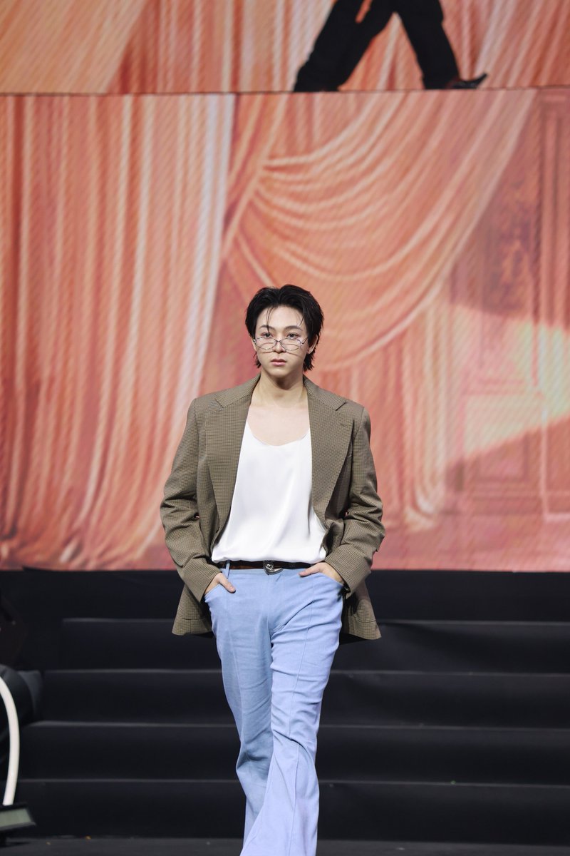 Hello_asian's tweet photo. “บาส” บนรันเวย์ ในงาน Mchoice &amp; Mint Awards 2026

MAXKYBAS AT MCHOICE MINT
 #บาสเด็กอ้วนที่แท้จริง
#แม็กกี้บาส #maxkybas
#MintAwards2026
#MchoiceMintAwards2026 https://t.co/x4d2vfUB8h