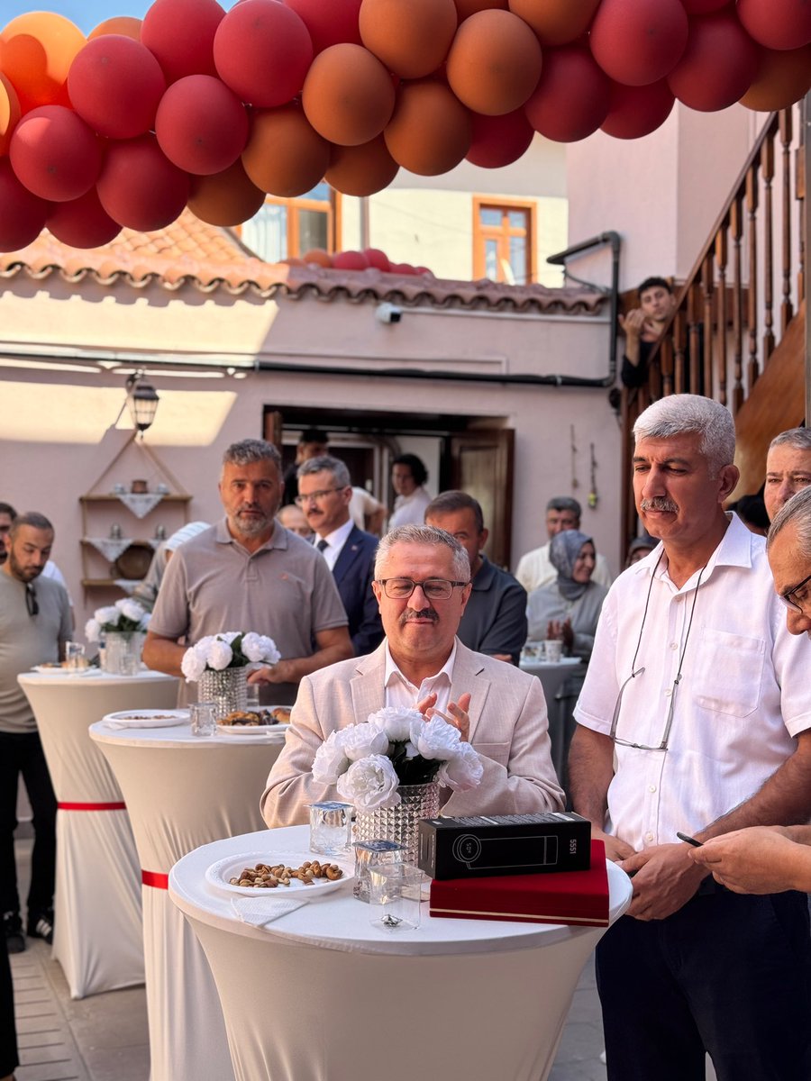 KizilayKurumsal's tweet photo. Genel Sekreter Yardımcımız Şükrü Can, Ankara’da düzenlenen Gönülbağı İyilik Vakfı’nın açılış programına katıldı.

Programda, sosyal yardımlaşma ve dayanışma alanında yürütülecek çalışmalar ile iş birliği imkânları değerlendirildi. https://t.co/mzwd0PtJvO