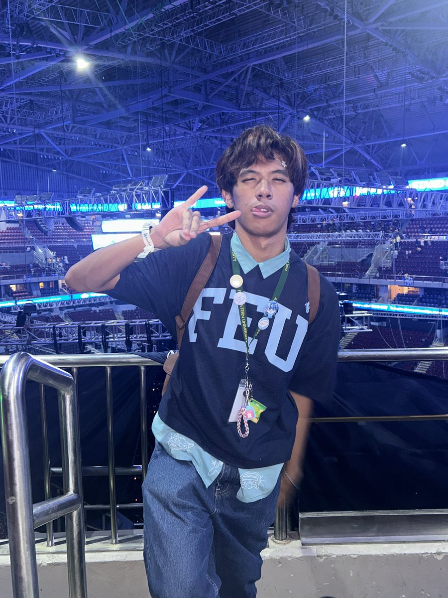 ksmsnoncelebbf's tweet photo. Shiny tamaraw kaya blue https://t.co/Bh3Qf0ezwj