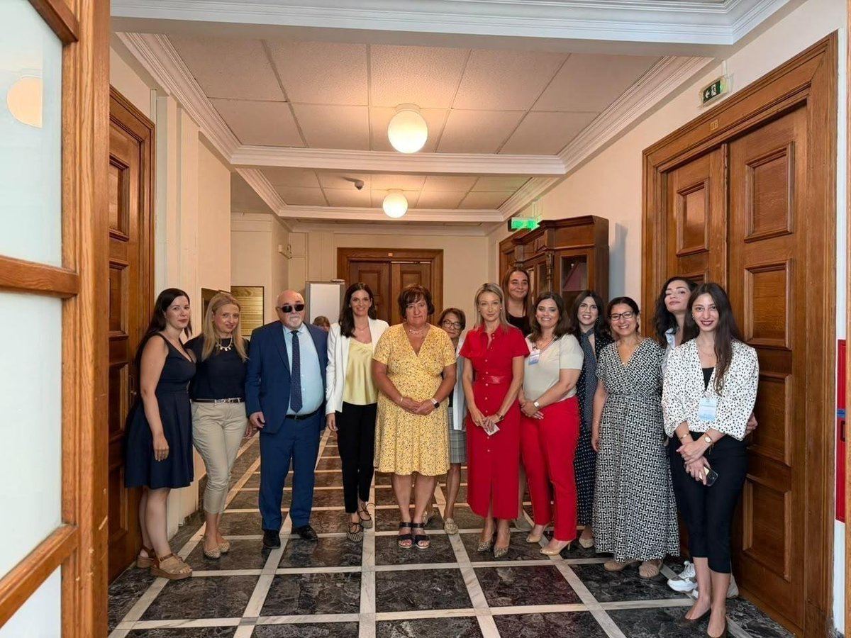 zgurmai_EN's tweet photo. @PESWomen’s regional meeting in the Greek Parliament was also welcomed by @PASOK President @androulakisnick and SG @IVardakastanis. Thank you to our hosts @omarkogiannaki and Katerina Kazani for welcoming us! 🌹🇬🇷 https://t.co/feGJFyzgqc