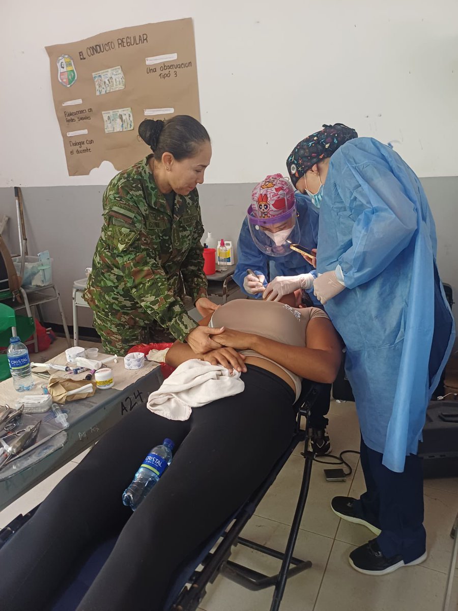 ReservaBr7's tweet photo. Profesionales Oficiales de Reserva COAMI BR7 participaron en la Gran Jornada de Apoyo al Desarrollo (JAD), realizada en Puerto Gaitán, Meta, brindando servicios de salud, bienestar y actividades recreativas en beneficio de la comunidad. 🇨🇴🤝 #JAD #COAMI #BR7 #EjércitoNacional https://t.co/oEDjTq7mAj