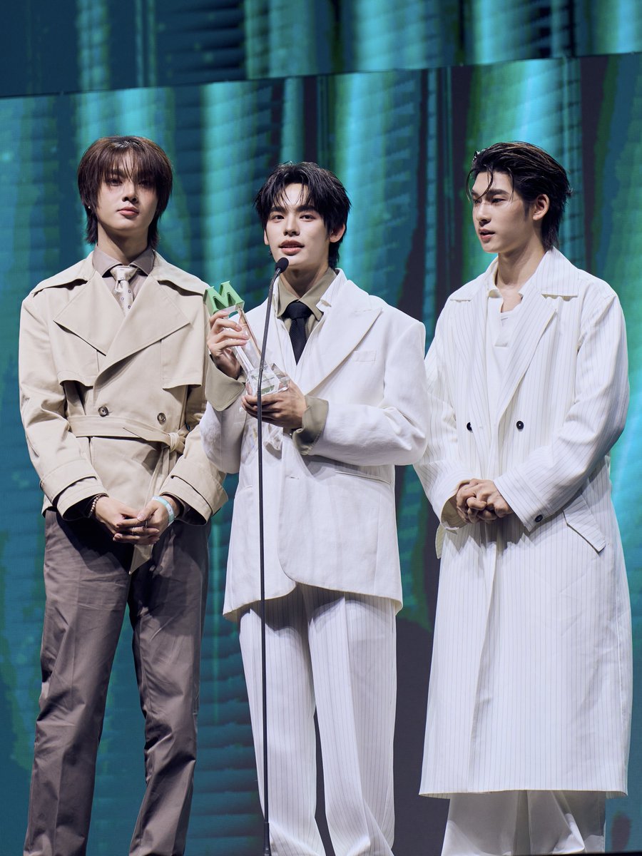 DomundiTV's tweet photo. จบลงไปแล้วสำหรับงาน Mchoice & Mint Awards 2026 ✨

ขอขอบคุณรางวัลจากงาน Mchoice & Mint Awards 2026 🏆

รางวัล ENTERTAINMENT PROGRAM OF THE YEAR 
🏆 ซีรีส์ ด้วงกับเธอ Duang With You Series 

และขอขอบคุณ @mintmag_th และ @MchoiceTH ที่ให้เกียรติ “ซี” “นุนิว” “ตี๋ตี๋” “ป๋อ” “อู่อู๋” “เซฟ” “อ๊อตโต้” “ภูผา” “ฟิวส์” “เจ็ม” “นัน” “รีออน” และ “เท็ดดี้” ได้มาร่วมเป็นส่วนหนึ่งของงาน รวมถึงขอขอบคุณที่ให้เกียรติหนุ่ม ๆ ดูมันดิได้ร่วมแสดงโชว์สุดพิเศษในวันนี้ด้วยนะคะ 🥰

ขอขอบคุณแฟน ๆ ทุกคนที่มาเจอกัน รวมถึงแฟน ๆ ที่ส่งกำลังใจมาให้หนุ่ม ๆ ดูมันดิด้วยนะคะ 🫶🏻✨

#MchoiceMintAwards2026