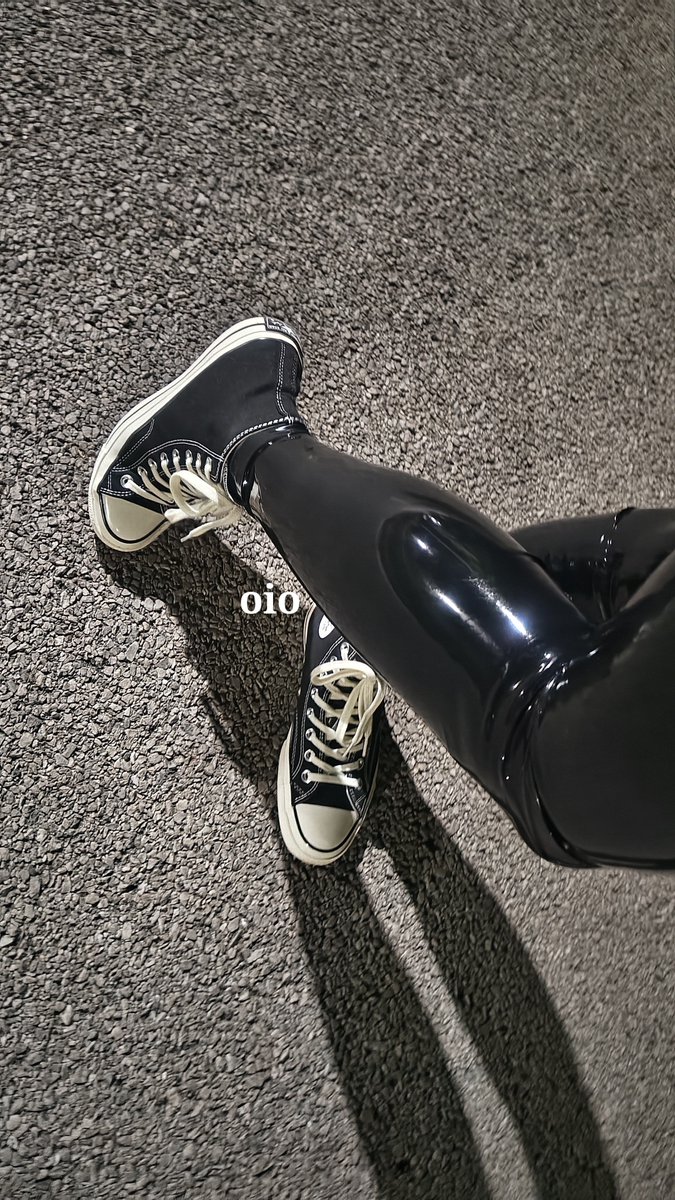 miaomiao660's tweet photo. Converse Classic Chuck 70 takes rubber leggings to the higher level https://t.co/zquX86DUO2