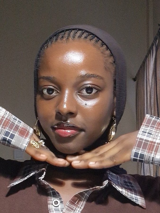 yorubachic's tweet photo. She looks carved from Bronze, just like her ancestors 🤎 https://t.co/NrKkEMy7G9