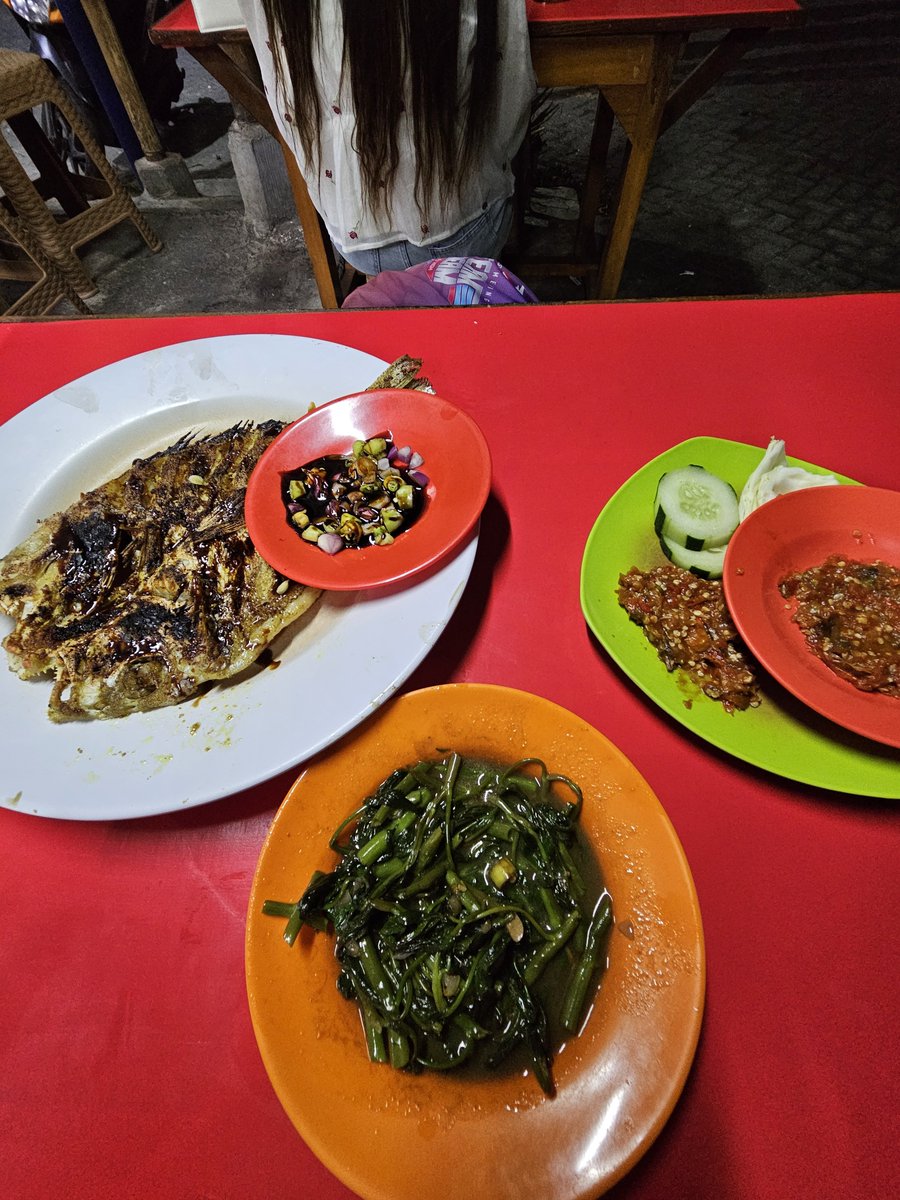 pentasix66's tweet photo. Reward seminggu diet turun 4kg ga makan nasi full workout 🥹 https://t.co/jmk66zzTzq