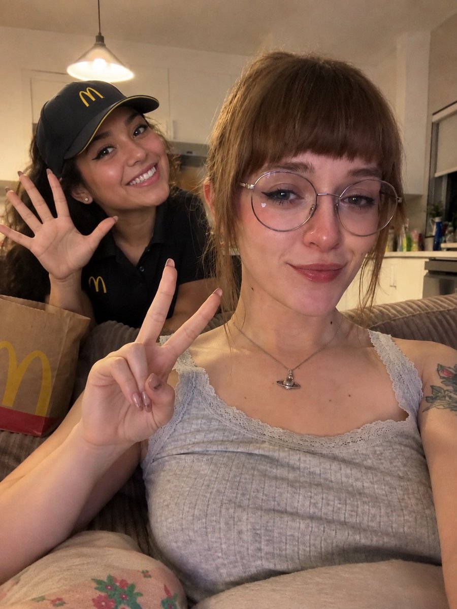 Pierbik9's tweet photo. Girlfriend 🤍💦 I love 🏳️⚧️🏳️⚧️ #transgender #doggstyle #PawsPaws https://t.co/HyZq8wduX5