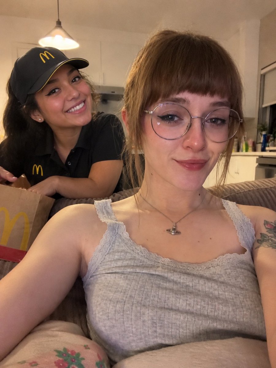 Pierbik9's tweet photo. Girlfriend 🤍💦 I love 🏳️⚧️🏳️⚧️ #transgender #doggstyle #PawsPaws https://t.co/HyZq8wduX5
