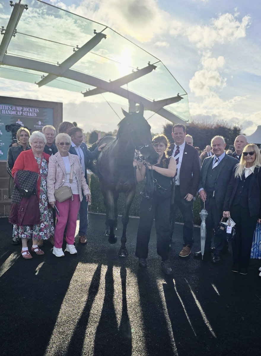 ValueRacingClub's tweet photo. Nibras Gold wins the Jump Jockeys Challenge @ChesterRaces under a brilliant front running ride from @JohnnyBurke2. Top job @JPOwenRacing 

Nibras is coming towards the end of his racing career, he’s been the most brilliant horse. In 27 runs for his owners, Nibras Gold has been in the winners enclosure 22 times! Incredible record. ❤️🐎❤️
