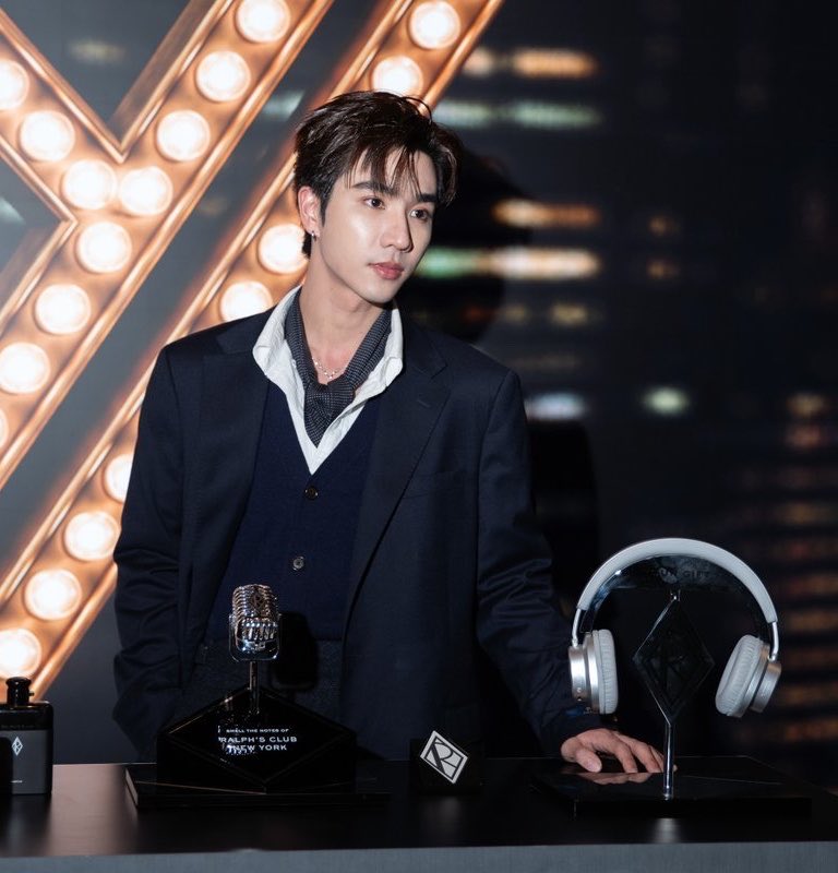 Vplaydia's tweet photo. ในอนาคตแอบ(ไม่แอบ)อยากเห็นพี่เพิ้ดกับแบรนด์ที่มีความ Quiet Luxury / Old Money Menswear เช่น Ralph Lauren,Loro paina เพราะต้องยอมรับเลยว่าหน้าไทป์ฮีคือคลาสสิค old money สบัดส่วนต้าอยากเห็นน้องกับแบรนด์แฟชั่นเยอะๆน้องพรีเซ้นดีมากอย่างตอนกุชชี่คือค่ตโซ๊ะหุ่นน้องเลสพรีเซ้นสุดๆ 👉🏻👈🏻 https://t.co/a9tXDts1D1