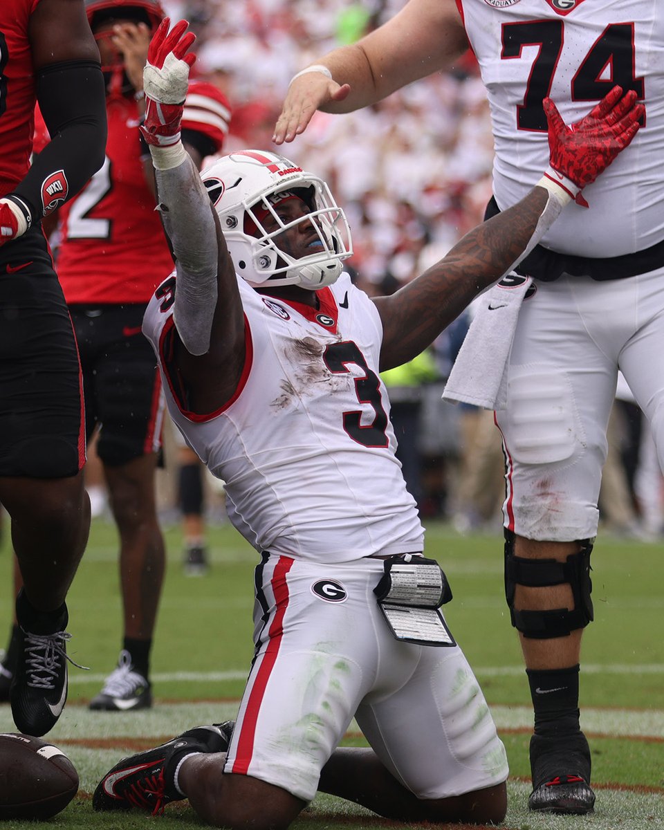 UGAAthletics's tweet photo. The Dawgs lead it 21-0 after the first quarter!

#GoDawgs https://t.co/Jz5ROc9nic