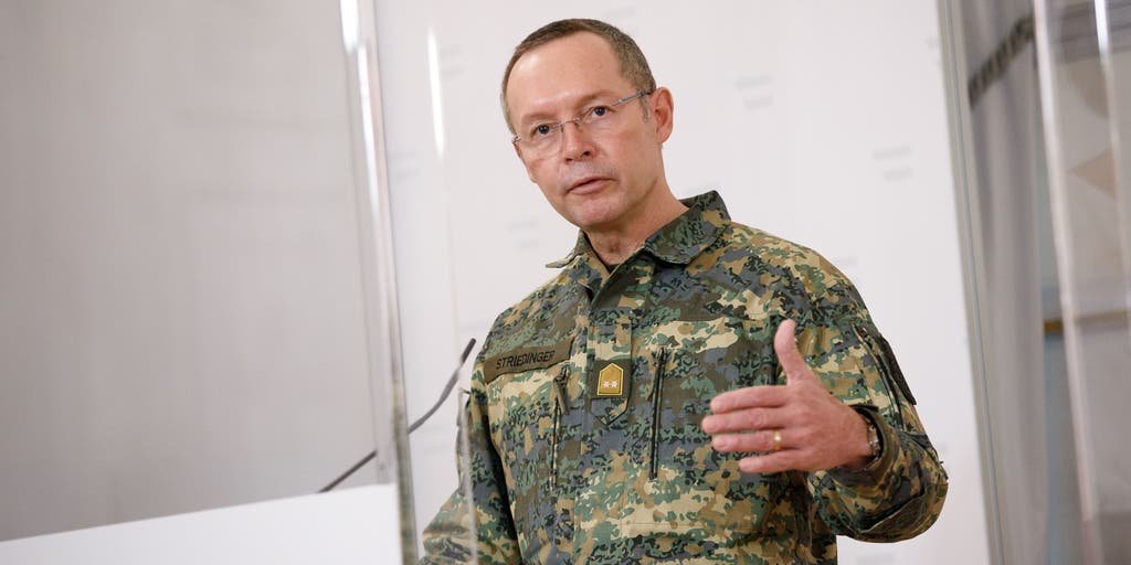 JungereCato's tweet photo. Der Camouflage-Rudi geht in Pension‼️Einst erschien er im Camouflage-Anzug in den Medien als Mitglied der Corona-Kommission u. jetzt warnt er vor einem Angriff Putins auf die Nato‼️Anscheinend hat er hier genauso wenig Ahnung,wie damals in der Corona-Zeit vom Sars-Cov2-Virus‼️🥴 https://t.co/BnmPaJJaSs