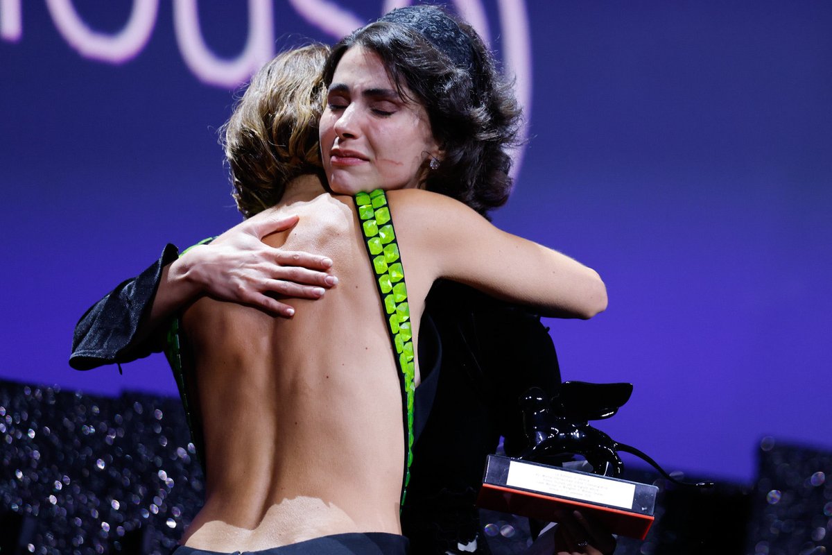la_Biennale's tweet photo. #BiennaleCinema2026 #Venezia83 #Orizzonti  Premio Orizzonti per la migliore attrice / Orizzonti Award for Best Actress: #LalehMarzban in MORAGHEB (FALLING HOUSE) di/by #MohsenGharaei https://t.co/6wPJ1f5ef9