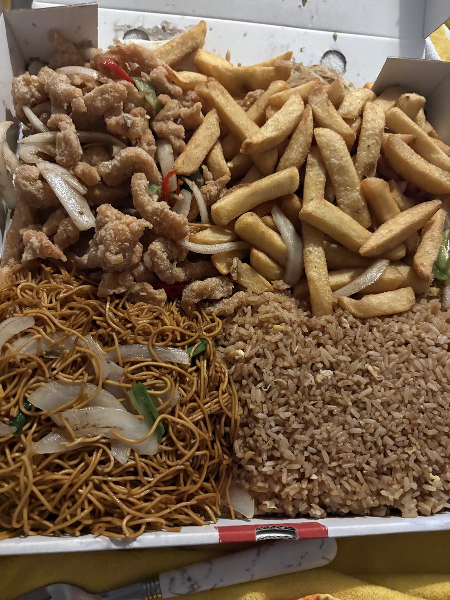 MrsMckC's tweet photo. Lazy Saturday Chinese salt and pepper box without the beef and balls 😝 https://t.co/rxy8S0Q6gK