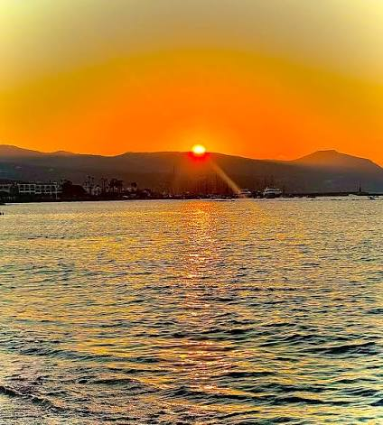 Nayia17155373's tweet photo. Το ηλιοβασίλεμα δεν μπορείς να το περιγράψεις...
Παρα μόνο να το ζήσεις https://t.co/UbnDrjzDF2