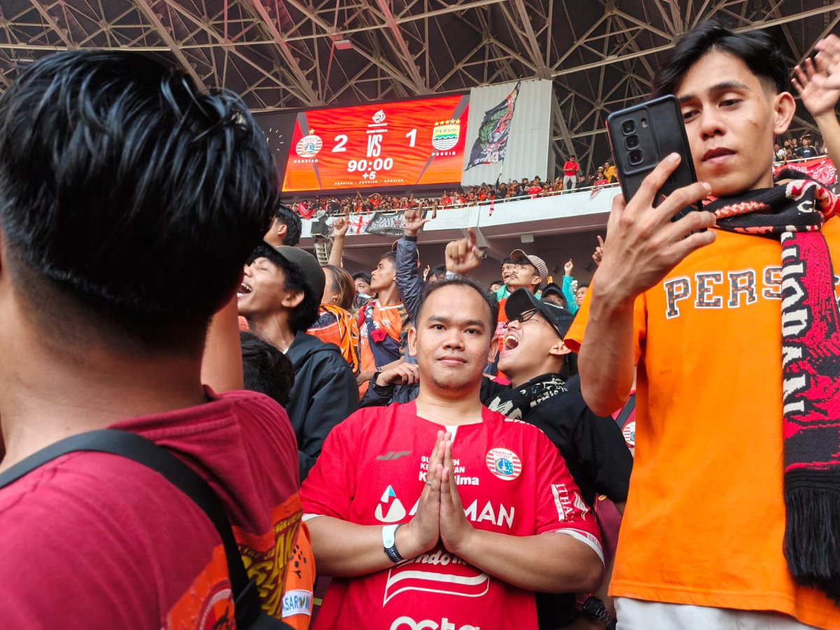 VIJbois's tweet photo. UNTUK THE JAKMANIA DAN PERSIJA FANS (YANG BELUM PUNYA KTA) TAMBAH SEMANGAT DUKUNG PERSIJA NYA, TETAP RENDAH HATI DAN TERUS BERDO'A SEMOGA PERSIJA ISTIQOMAH MENANG DAN JUARA. https://t.co/LisimKsUQP