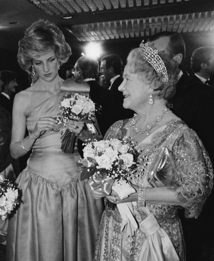 kindaintoit__'s tweet photo. 👑 Dlaczego Królowa Matka nienawidziła Camilli i dopóki żyła, Karol mógł zapomnieć o oficjalnym związaniu się z nią

W sumie Diany też nienawidziła, więc o tym też napisałam 

a thread; https://t.co/E1ZfsUUke6