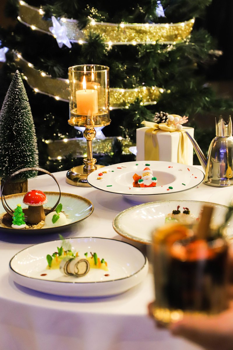 stowu288352's tweet photo. Festive Christmas Eve Feast Alert! Warm spiced roast turkey, buttery mashed potatoes, cranberry compote u0026 a side of hot mulled wine. Reserve your seat now for a cozy, delicious night!  #ChristmasEveDinner https://t.co/jpIwmk2tBM