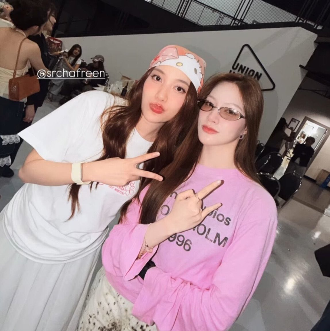 sobaxe_'s tweet photo. #srchafreen‌ #beckysangels‌ #TKphinyanech

อยู่กับพ่อ🤘🏻😎🔥                    อยู่กับแม่🤘🏻🎀💖 https://t.co/lNatmEGLFM