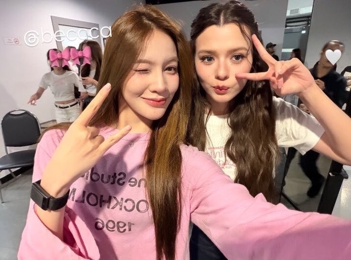 sobaxe_'s tweet photo. #srchafreen‌ #beckysangels‌ #TKphinyanech

อยู่กับพ่อ🤘🏻😎🔥                    อยู่กับแม่🤘🏻🎀💖 https://t.co/lNatmEGLFM