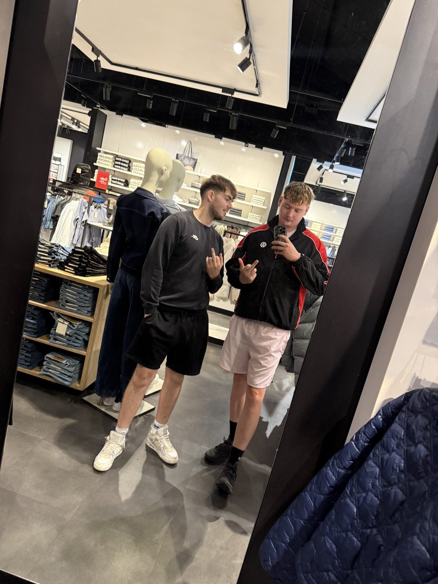 MasterCal00's tweet photo. Two masters. One wallet. 💸

You can try to resist, but your money already knows who it belongs to. Keep those wallets open and let us drain them properly. https://t.co/r8fP7LfT1g