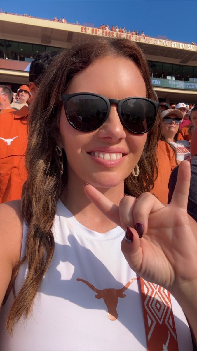 hookemhotties's tweet photo. .@Casstastic4 is a #HookemHottie. #Hookem #Beatohiostate https://t.co/uFb2S5g6Vn
