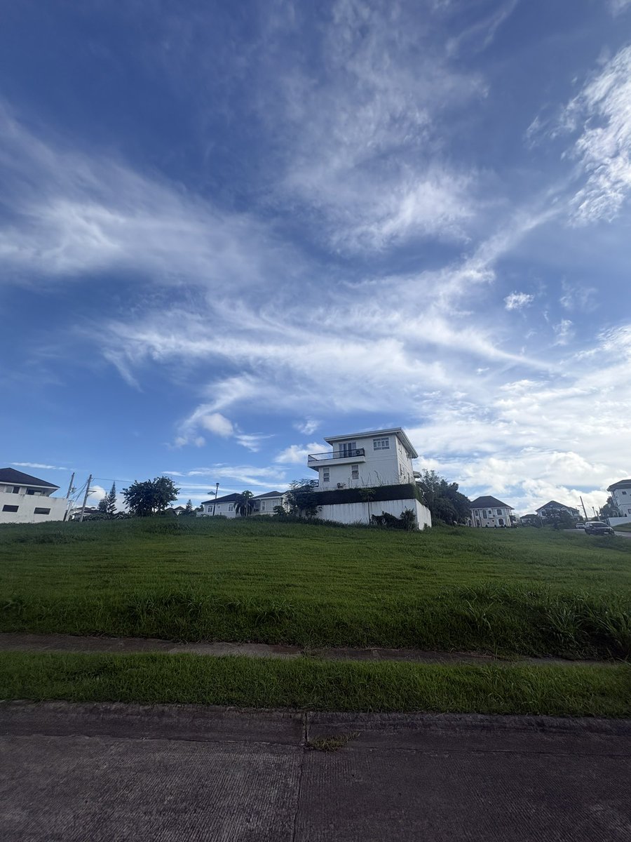 MarkDycelofSF's tweet photo. Looking for a lot in a peaceful, upscale community? Take a look at this opportunity in Chateaux at South Forbes.

📩 Message me and let’s schedule a site viewing.

Mark Dycel of South Forbes
📞 09524586824

#trending #investment #property #realestate #fyp https://t.co/Wz9mF2XVft