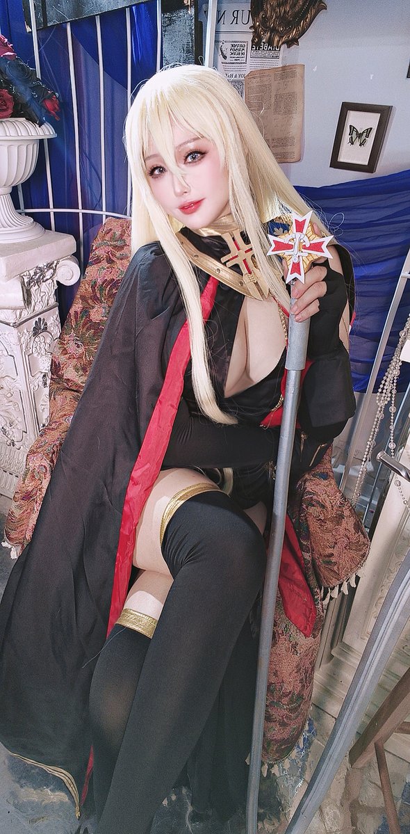 lingling00c's tweet photo. 碧蓝航线 俾斯麦 cosplay  coser：澪绫 @虚空澪绫 https://t.co/r4OHecddrw