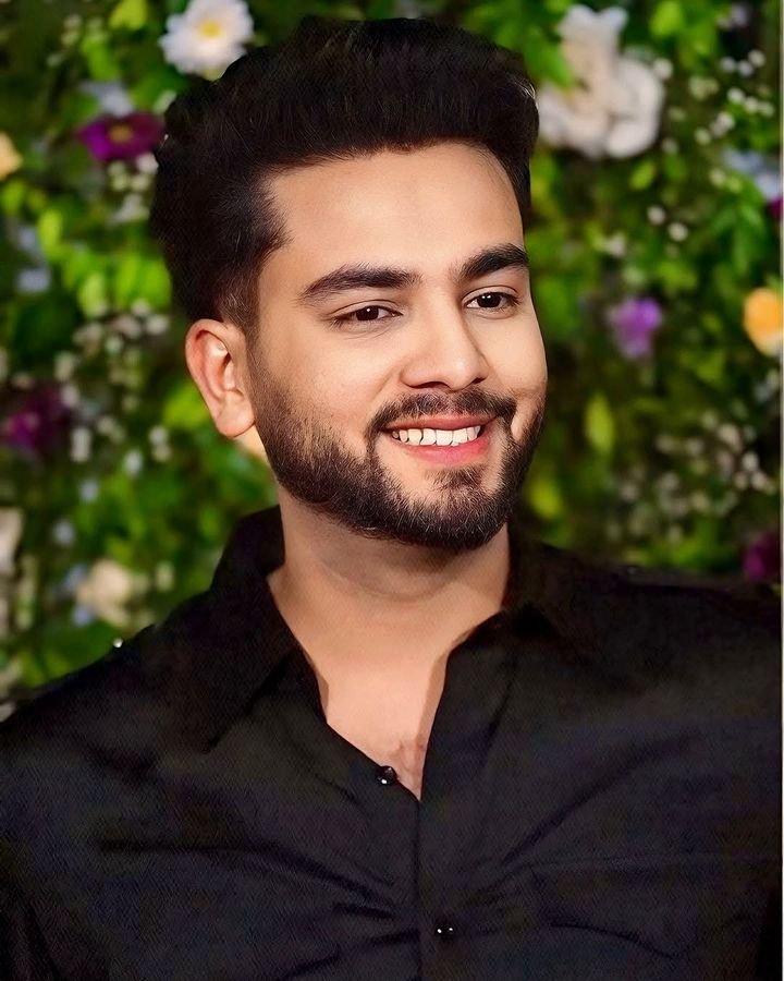 aditii_5149's tweet photo. @RedHairYonko @Pandeyji000123 @Shivay_0001 @shri_talks @Positive_Hun_ @gargpuneet25 @VanshdeepK43417 @lovekushxelvis @Elvish_Harsh12 @Yashnegisystum @eis_vibes1u2d @rohitsidhearts_ @FmVikrant20609 @Saurav_1507 @rahulpachauri45 @itszonathan @LuvNationwide4 @SimplyT1D @systummversee @whatpankaj_ @Pritamm02 @Aashi130804 @PBTweets_ @IshitaTOfficial @Ekraazz4444 @crazyoumoon_12 @shanice_says_ @Elvish206 @ABHaYThakur_AS1 @Kaustubh8811 @geet_1110 @1noalways @PrinceRao_sahab @Akash_si8 @Pratibha199611 @Bittu95598657 @Xsharma01 @YogeshM87807592 @Happyrai946346 @SNOW_DROP_07 @Unbowed08 @HarshY0008 @elvxvicky @ahana_routh @Jb_xd0001 @Mithleshbisen2 @KrijushaV @virenxedits @Ujjwalsharma143 @Viru00012 Vaar Vaaroon Main Vaaroon Teri https://t.co/eNA5MNB2qD