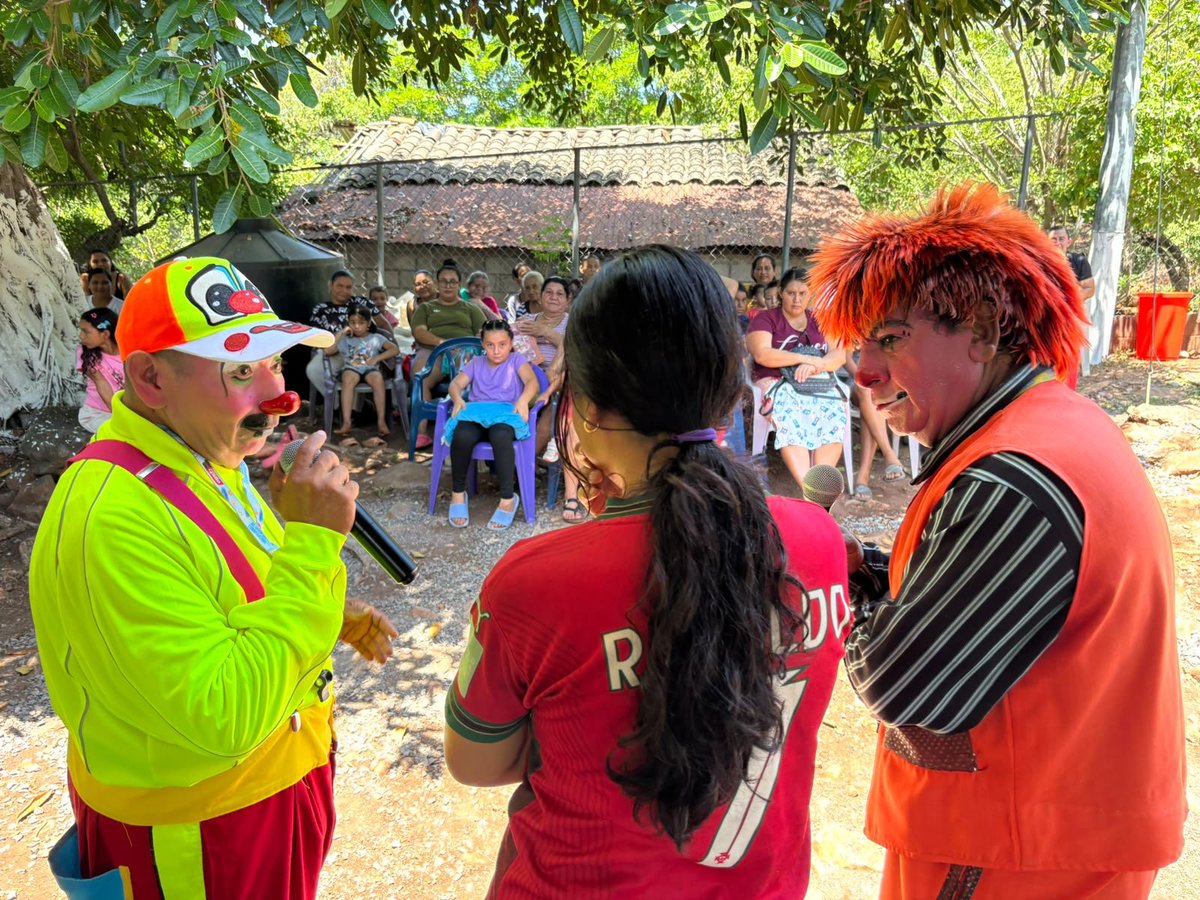 ComunitariosES's tweet photo. La solidaridad llega hasta el oriente del país. 

El Movimiento Social Comunitario desarrolla una jornada solodsria en Concepción Batres, donde muchas familias serán beneficiadas con una importante acción comunitaria.

La solidaridad llega hasta el oriente del país con muchas sorpresas, fiesta infantil y miles de juguetes para los niños y niñas.