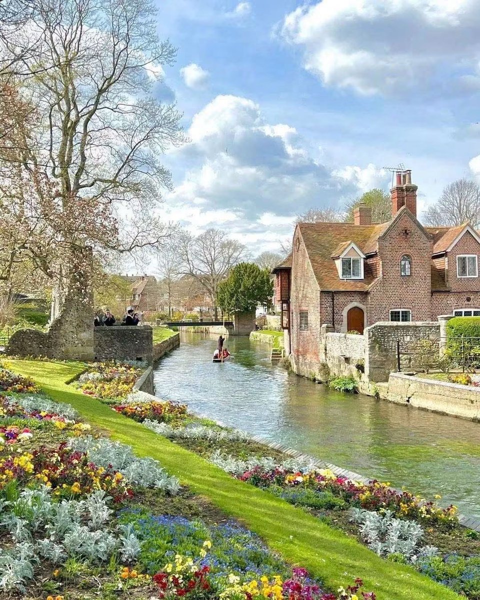 earthserenityy's tweet photo. Canterbury Kent UK https://t.co/n1aE9wI8fG