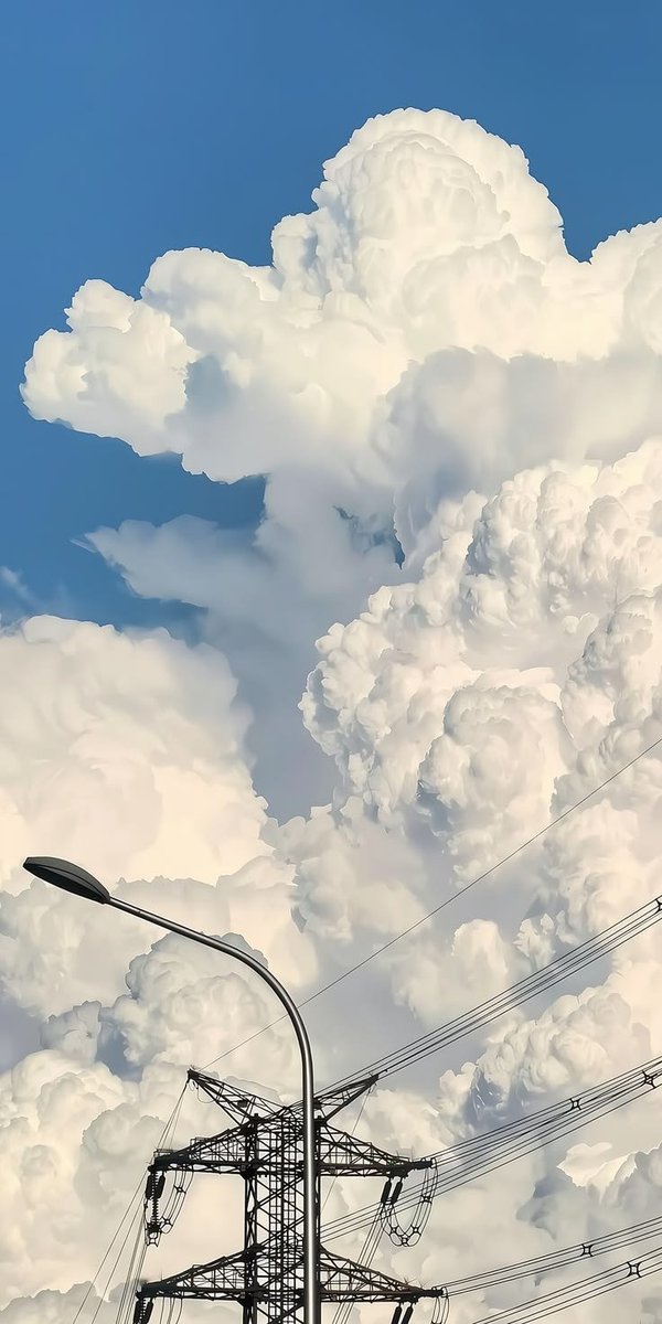 natureaest's tweet photo. Clouds ☁️ <3 https://t.co/bBhTWm4kNu
