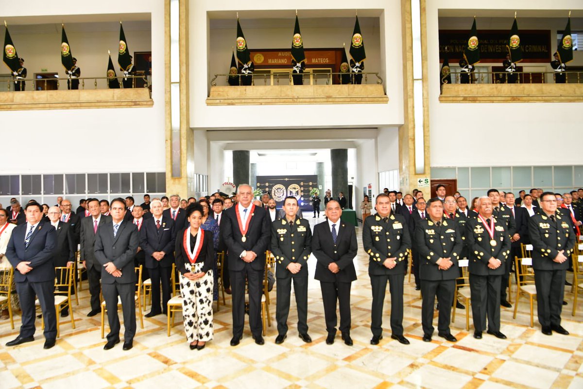 MininterPeru's tweet photo. 🇵🇪 ¡34 años de un golpe histórico contra el terrorismo!

El ministro del Interior, César Astudillo, preside la ceremonia por el Día de los Defensores de la Democracia, al conmemorarse 34 años de la captura del cabecilla terrorista Abimael Guzmán, un hecho histórico en la lucha contra el terrorismo y la defensa de la democracia en el Perú.