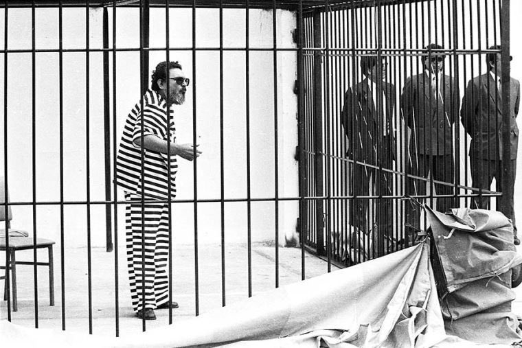 MininterPeru's tweet photo. 🇵🇪 ¡34 años de un golpe histórico contra el terrorismo!

El ministro del Interior, César Astudillo, preside la ceremonia por el Día de los Defensores de la Democracia, al conmemorarse 34 años de la captura del cabecilla terrorista Abimael Guzmán, un hecho histórico en la lucha contra el terrorismo y la defensa de la democracia en el Perú.