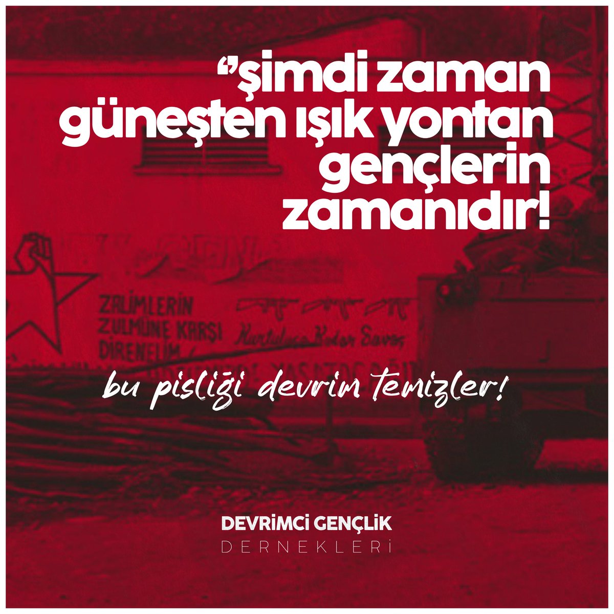 DGdernekleri7's tweet photo. 🚩 12 Eylül 1980 askeri faşist darbesinin üzerinden tam 46 yıl geçti. 

Bugün, aynı vesayetçi ve baskıcı zihniyeti sürdürmeye çalışanlara karşı yüreği; bağımsızlık, demokrasi ve sosyalizm için atan herkesi örgütlenmeye, devrim için bir adım öne çıkmaya çağırıyoruz.

🚩 Şimdi güneşten ışık yontan gençlerin zamanıdır, birlikte yürüyelim!