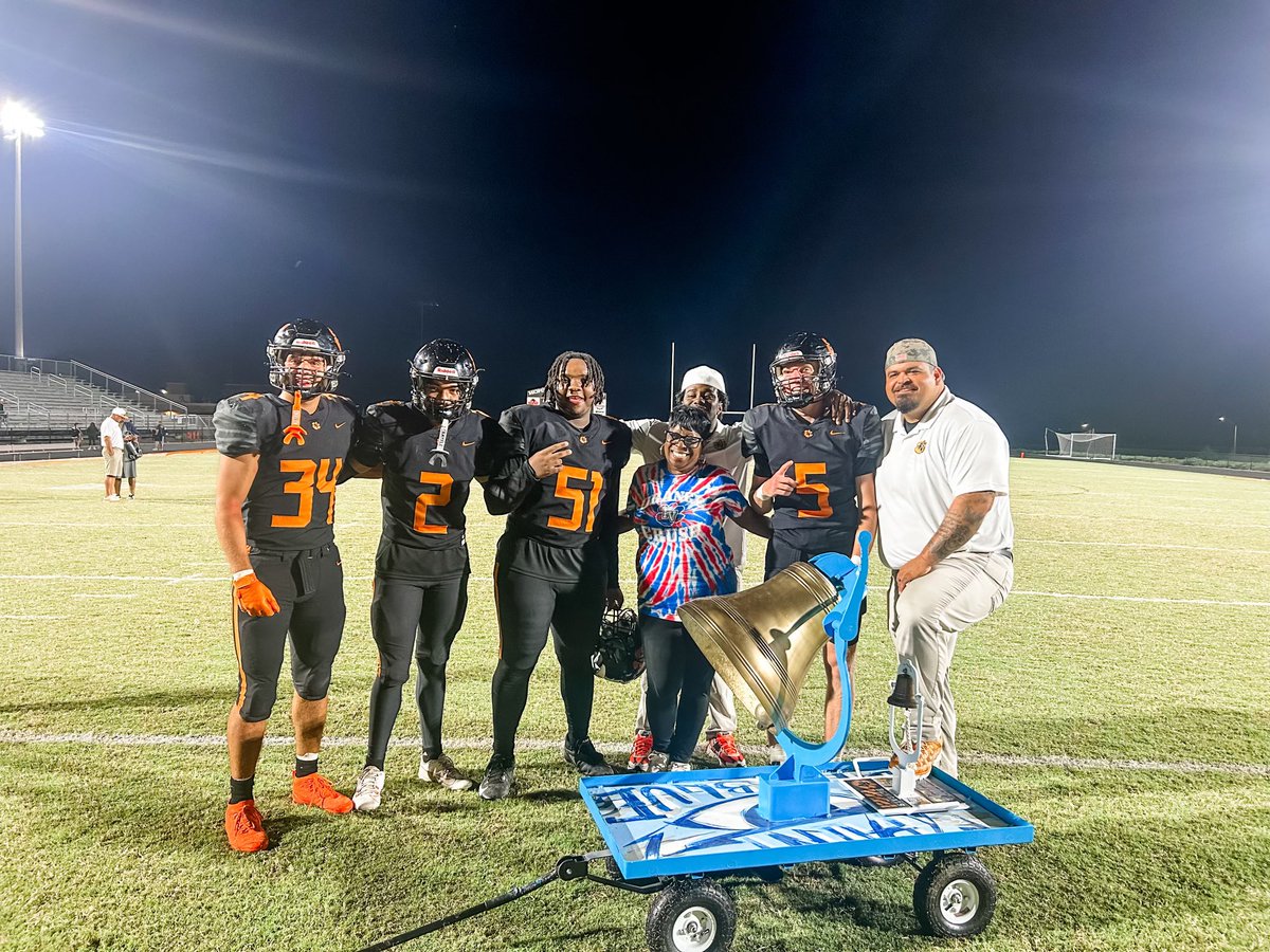 vincentbacosa5's tweet photo. Gonna ring that bell #hogs @FV_Bengals_FB https://t.co/JgqGJnmxF1