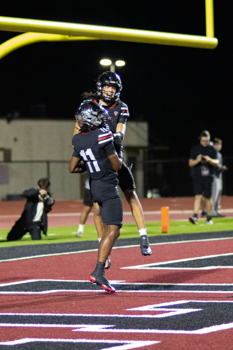 ariellecaptures's tweet photo. Knights vs Hawks photo collection by Arielle Captures https://t.co/Z8c8V7De44 
@HHKnights_FB https://t.co/yN4lWmmvH4