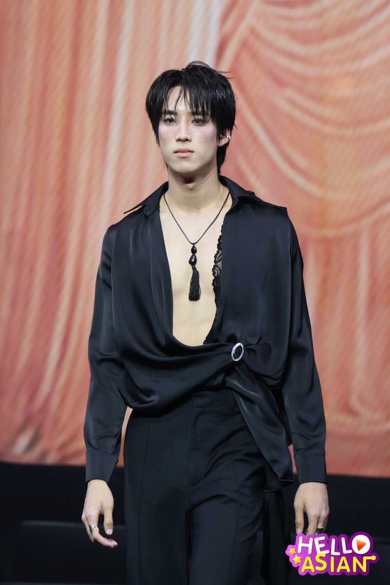 Hello_asian's tweet photo. "อลัน-ไทย-จินอุค-เน็กซ์" บนรันเวย์ ในงาน Mchoice &amp; Mint Awards 2026

#MchoiceMintAwards2026xBUS
#JINWOOKkim #ALANpasawee 
#NEXnattakit #THAIchayanon #t 
#MintAwards2026
#MchoiceMintAwards2026 https://t.co/3PchL5eEl5