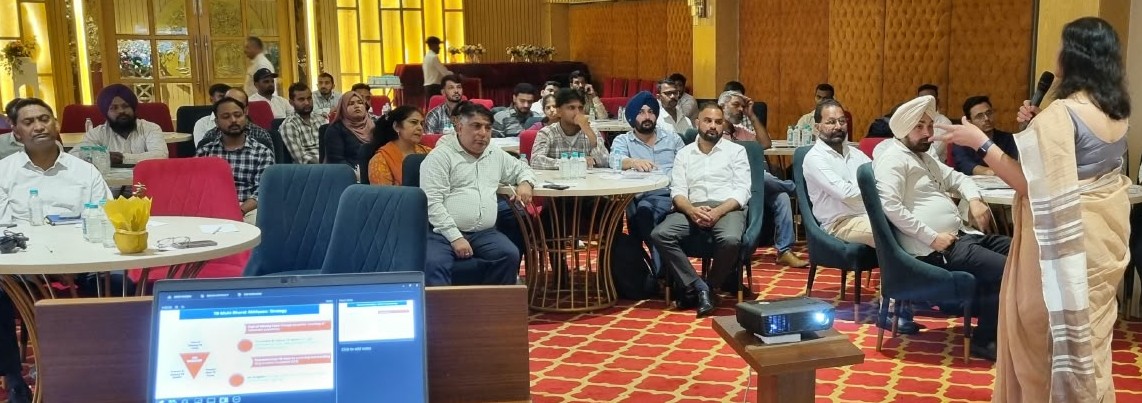 TbDivision's tweet photo. Dr. Veena Dhawan, Addl. Commissioner, CTD, delivered a session on an overview of the #TBMuktBharat Abhiyaan &amp; role of chest X-ray in early TB case detection during a radiographers’ training in Chandigarh.Radiographers from Punjab,Haryana &amp; Chandigarh participated in the training. https://t.co/YuXzdStQtk
